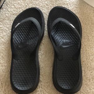 Nike womens thong sandals size 8